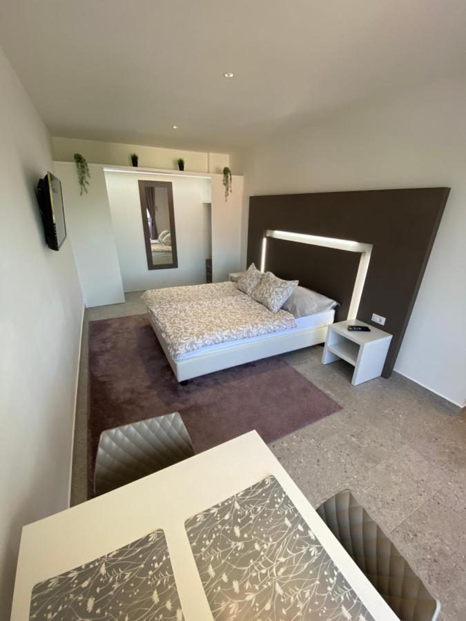 Apartmani Kumenat Biograd Na Moru Luaran gambar